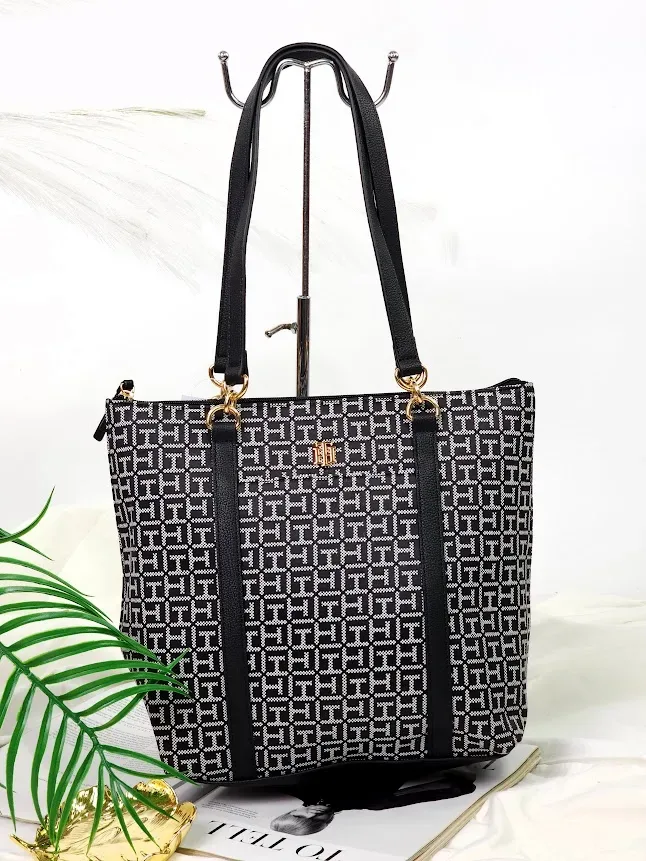 Bolso Tommy Hilfiger para dama color negro