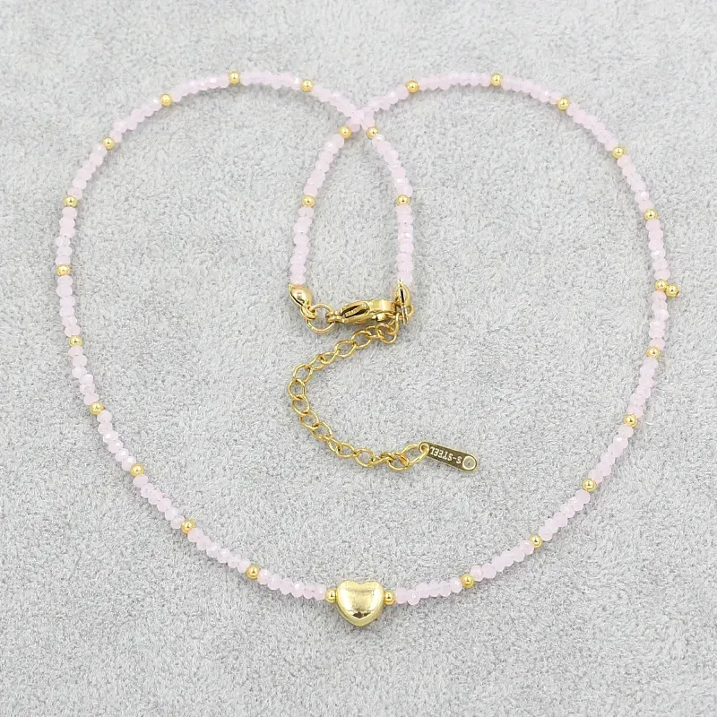 Collar de fantasía con accesorios chapados en oro