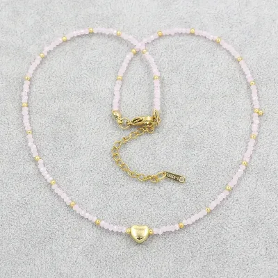 Collar de fantasía con accesorios chapados en oro