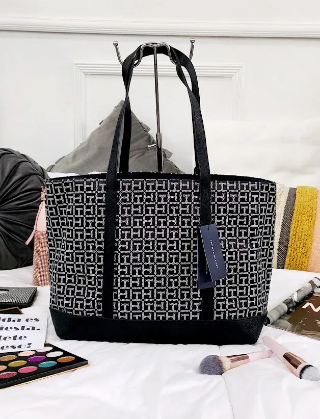Bolso de hombro Tommy Hilfiger para dama color negro