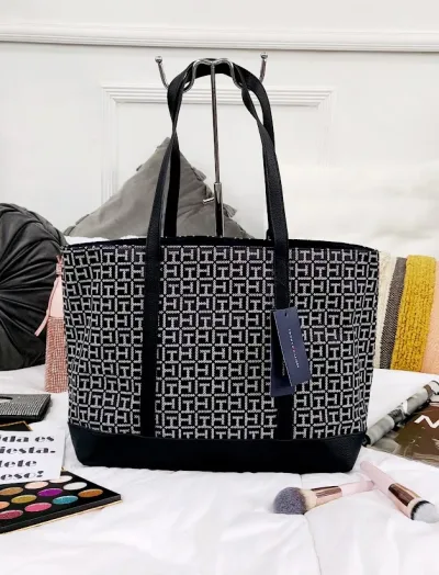 Bolso de hombro Tommy Hilfiger para dama color negro