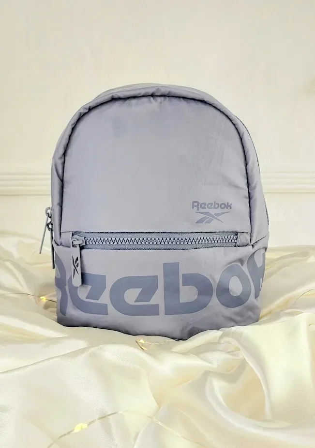 Mochila Reebok para dama color gris