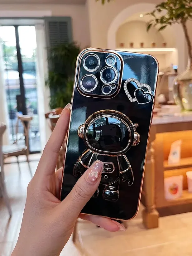 Funda para celular color negro diseño de astronauta