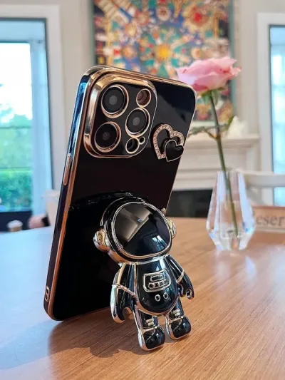 Funda para celular color negro diseño de astronauta