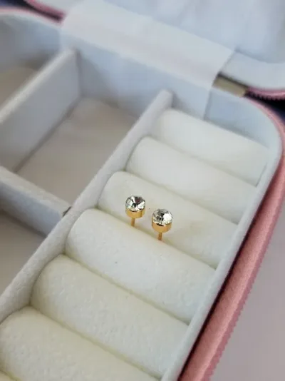 Aretes para dama de fantasía con diseño de diamante