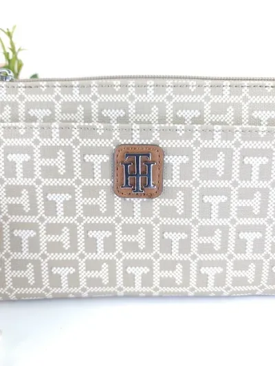 Cartera Tommy Hilfiger para dama color beige