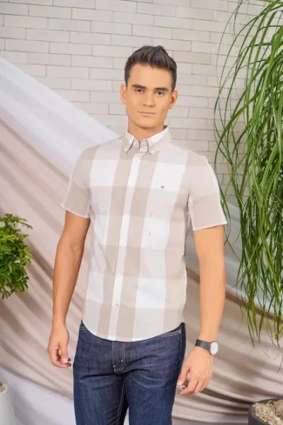 Camisa Tommy Hilfiger para caballero con diseño a rayas
