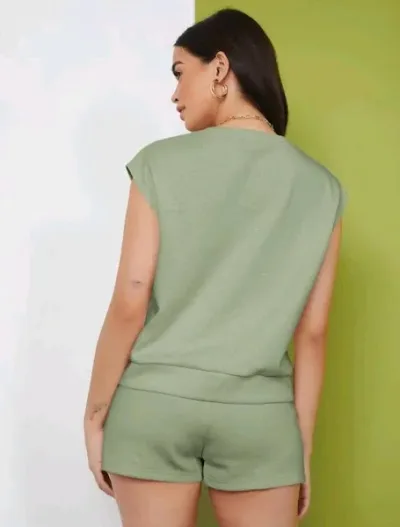 Conjunto deportivo color verde