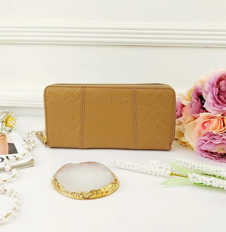 Cartera Tommy Hilfiger para dama beige