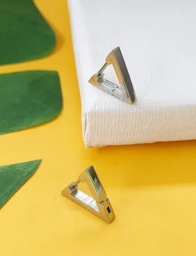 Par de aretes de acero inoxidable para dama diseño triangulo