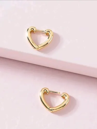 Par de aretes de fantasía para dama color dorado