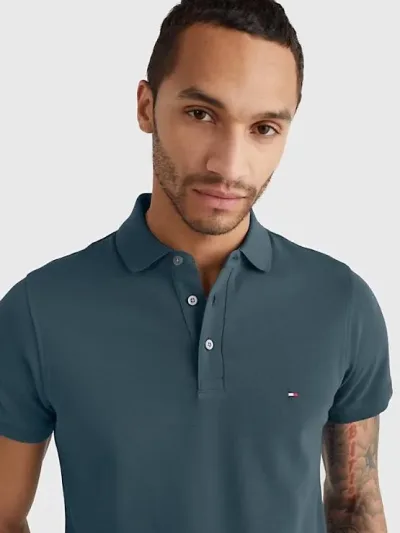 Camiseta Tommy Hilfiger Slim Fit para caballero color gris oscuro
