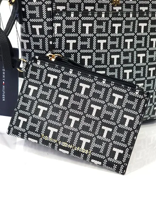 Bolso Tommy Hilfiger para dama color negro