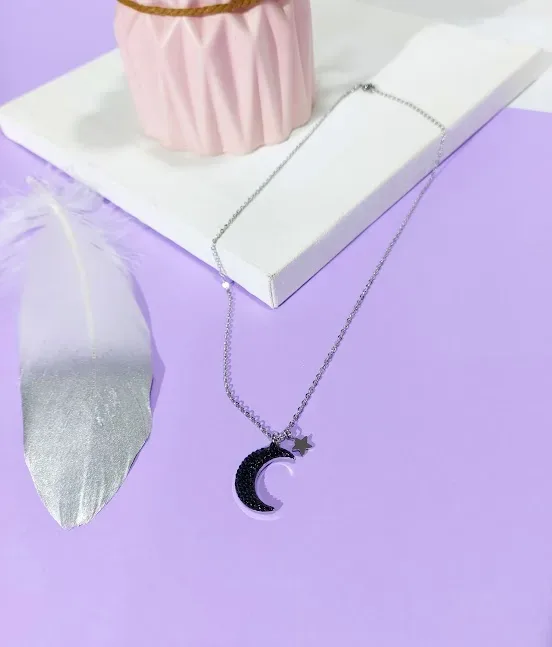 Collar de acero inoxidable para dama con luna negra