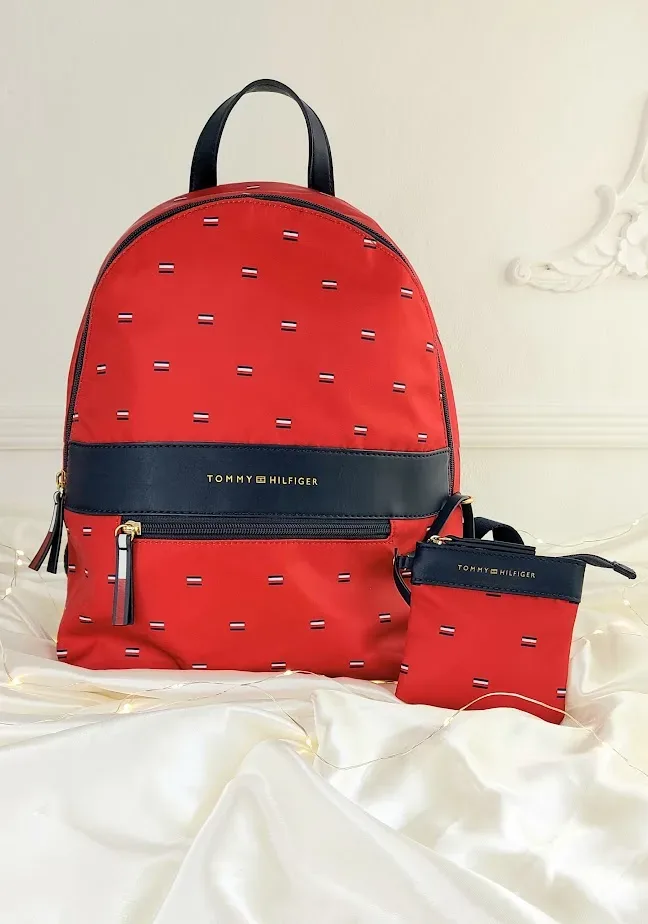 Bolso Tommy Hilfiger para dama color rojo y azul