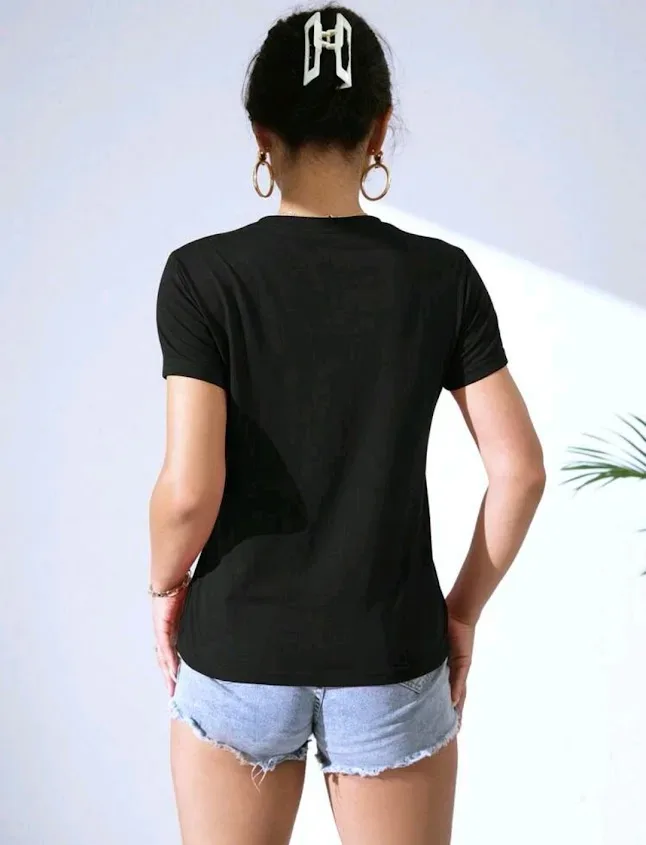 Camiseta para dama color negro con estampado de frases