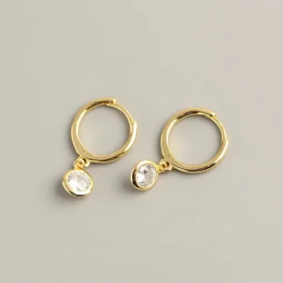 Aretes con baño de plata con diseño circular