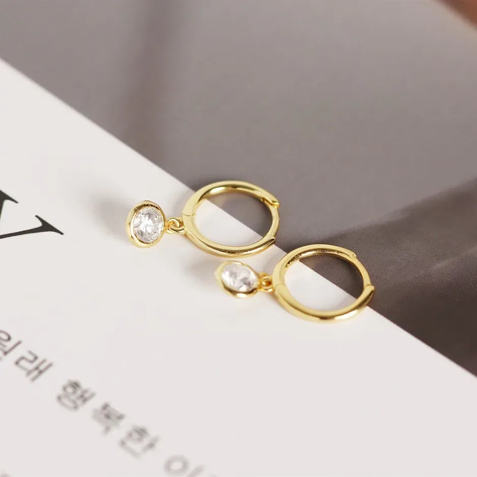 Aretes con baño de plata con diseño circular