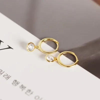 Aretes con baño de plata con diseño circular