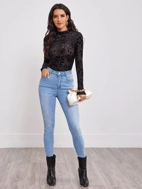 Top para dama color negro de malla floral cuello alto