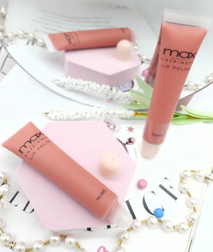 Lip gloss Max para dama color ladrillo nude