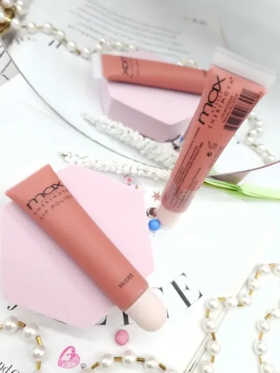 Lip gloss Max para dama color ladrillo nude