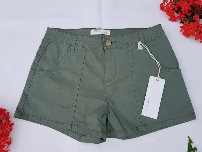 Short  Cotton on para dama color verde musgo