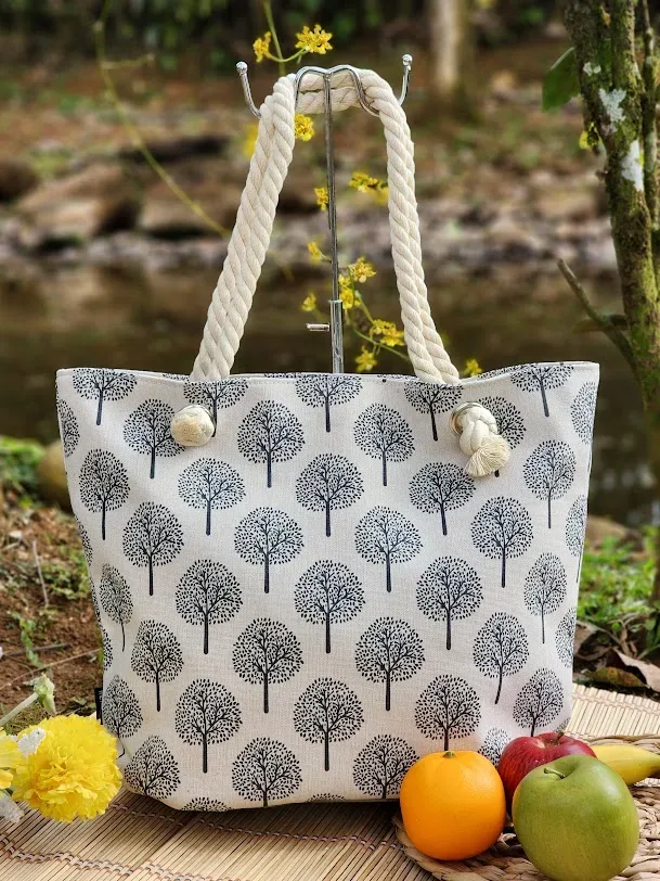 Bolso de hombro para dama con diseño de arboles