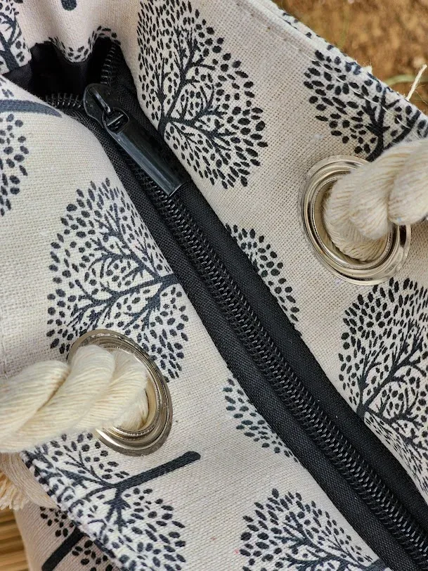 Bolso de hombro para dama con diseño de arboles