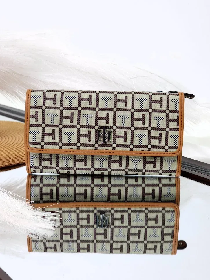 Cartera Tommy Hilfiger para dama color beige