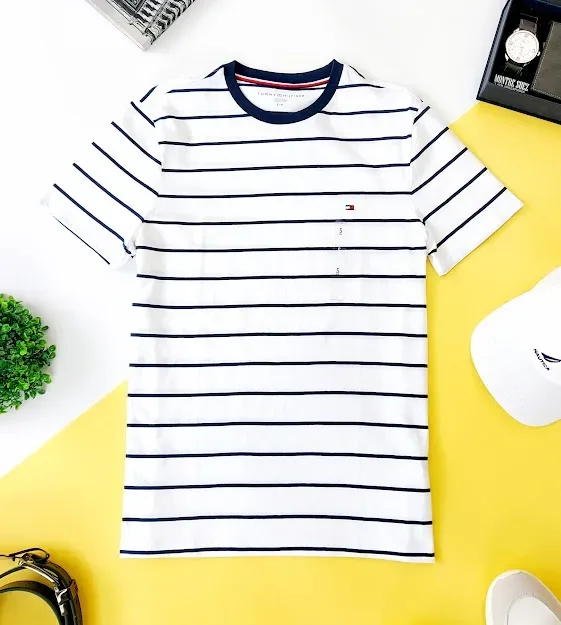 Camiseta Tommy Hilfiger para caballero, color blanco con rayas azules