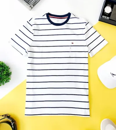 Camiseta Tommy Hilfiger para caballero, color blanco con rayas azules