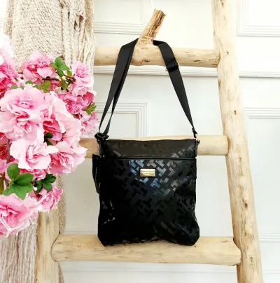 Bolso Tommy Hilfiger para dama color negro