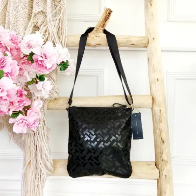 Bolso Tommy Hilfiger para dama color negro