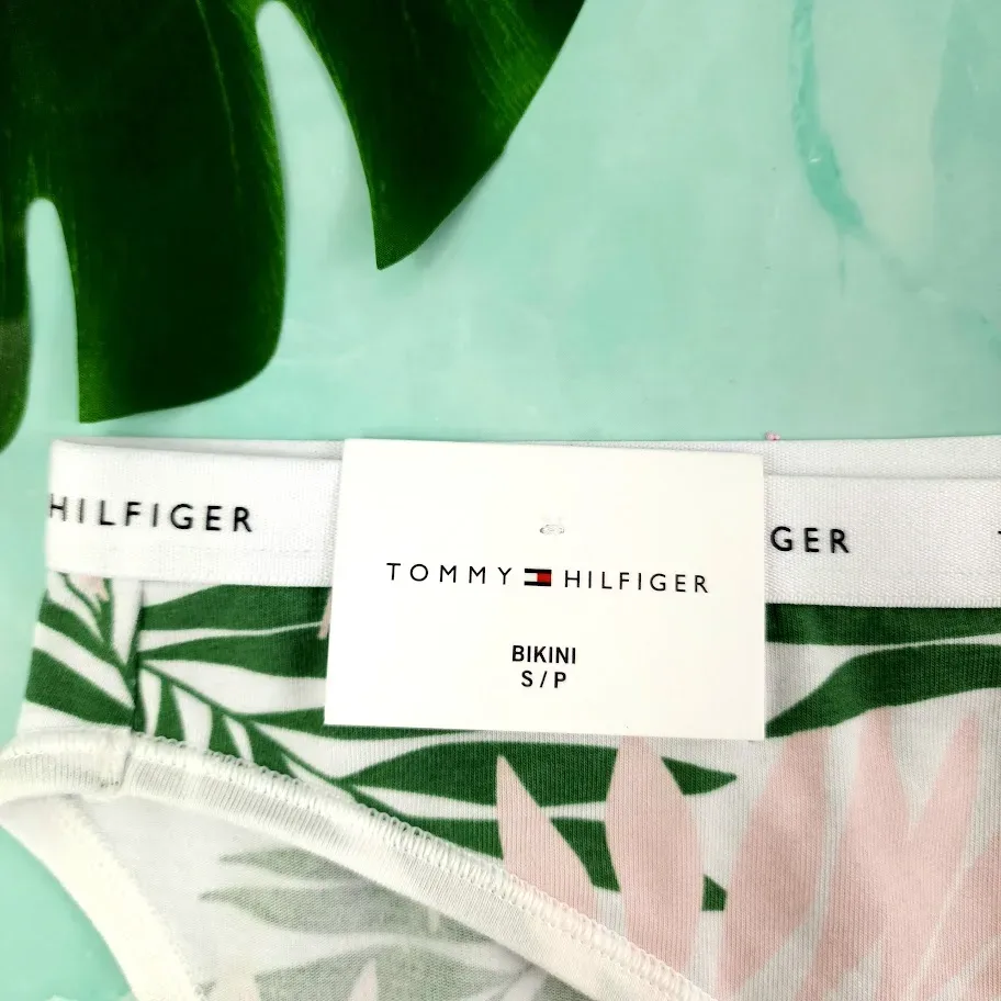 Braga Tommy Hilfiger para dama estampado de hojas
