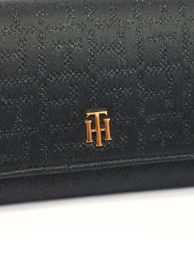 Cartera Tommy Hilfiger para dama color negro