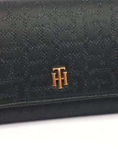 Cartera Tommy Hilfiger para dama color negro