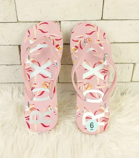 Sandalias Roxy para dama color rosado con estampado floral