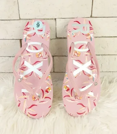 Sandalias Roxy para dama color rosado con estampado floral