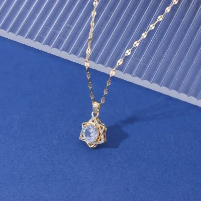 Collar de acero de titanio con diseño de estrella y perla
