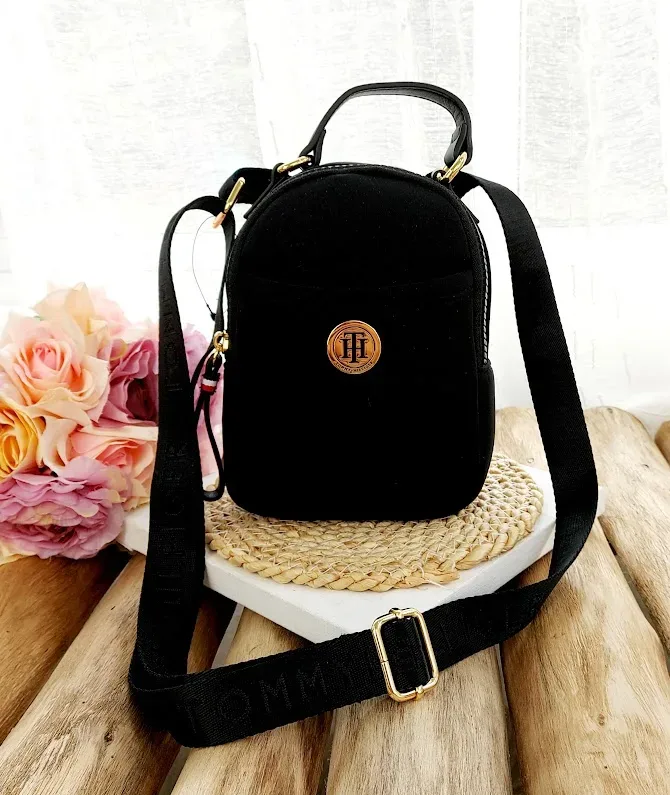 Bolso Tommy Hilfiger para dama color negro