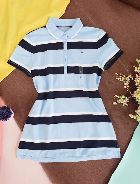 Camiseta Tommy Hilfiger para dama rayas celestes blancas y azules