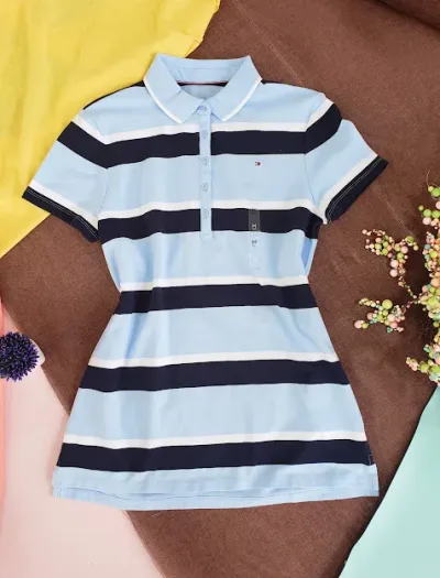 Camiseta Tommy Hilfiger para dama rayas celestes blancas y azules