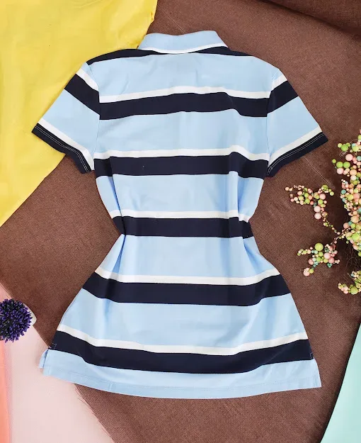 Camiseta Tommy Hilfiger para dama rayas celestes blancas y azules