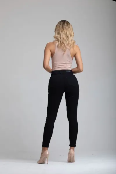 Jeans Hummer para dama High Rise color negro 190