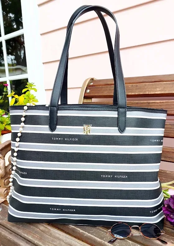 Bolso de hombro Tommy Hilfiger para dama color negro, gris y blanco