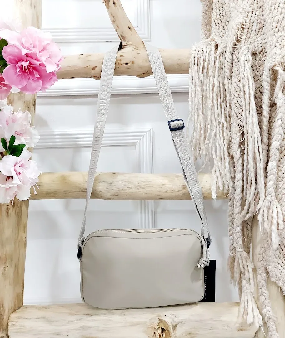 Bolso Tommy Hilfiger para dama color beige