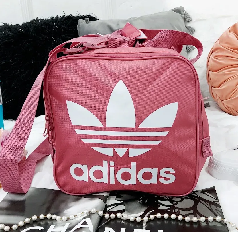 Bolso Adidas para dama color rosa y blanco