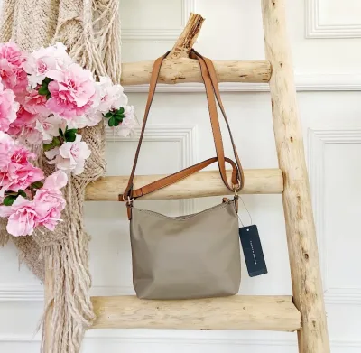 Bolso  para hombro Tommy Hilfiger color beige