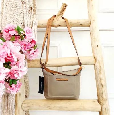 Bolso  para hombro Tommy Hilfiger color beige